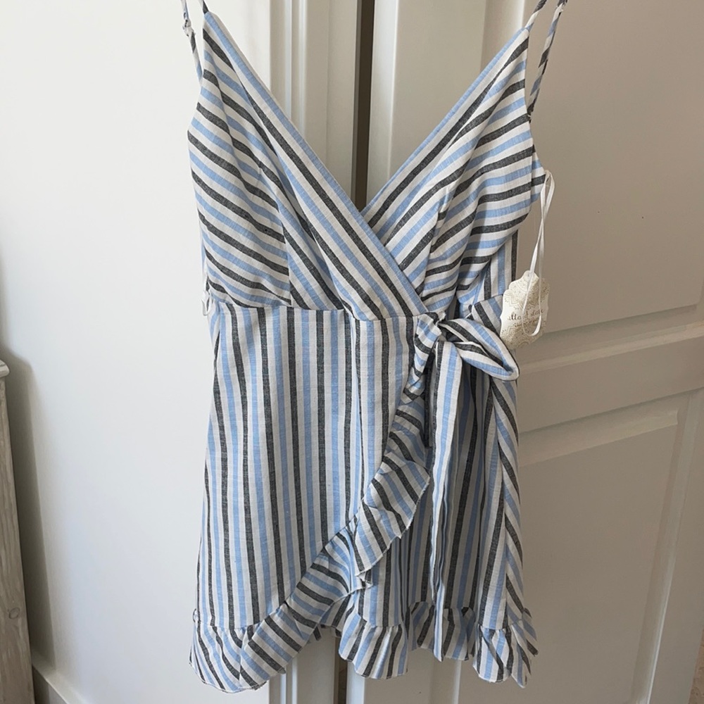 never worn!! still has tags